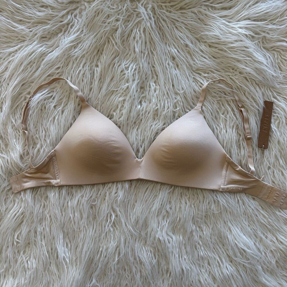 Skims Wireless Form T-shirt Bra Sand Size 30D